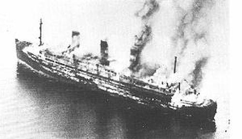 Le Cap-Arcona en feu